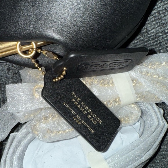 Coach Kisslock Frame Bag 14 Crossbody in Brass/Black Glovetanned Leather NWT - Picture 13 of 15